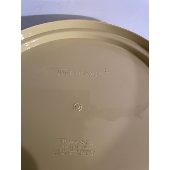 Vintage Harvest Gold Tupperware Sunburst Cake Carrier #1159 - Picture 4 of 4